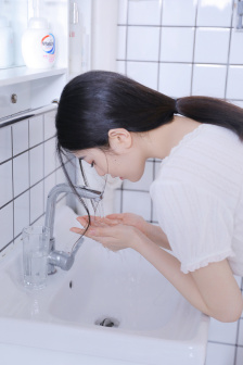 尼姑也疯狂免费高清电影